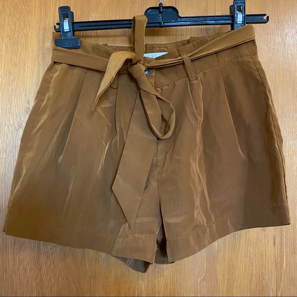 FREE ADD ON/PRICE NEGOTIABLE - Forever 21 shorts - Picture 1 of 5